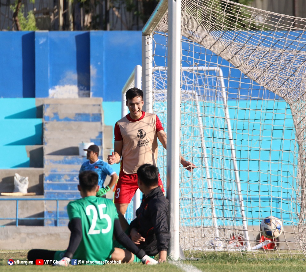 Việt Anh, Hoàng Anh tập bắt gôn trước trận gặp Malaysia 5