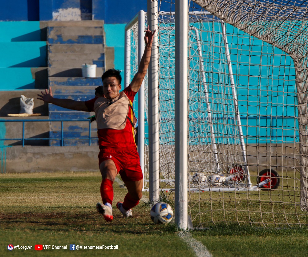 Việt Anh, Hoàng Anh tập bắt gôn trước trận gặp Malaysia 6
