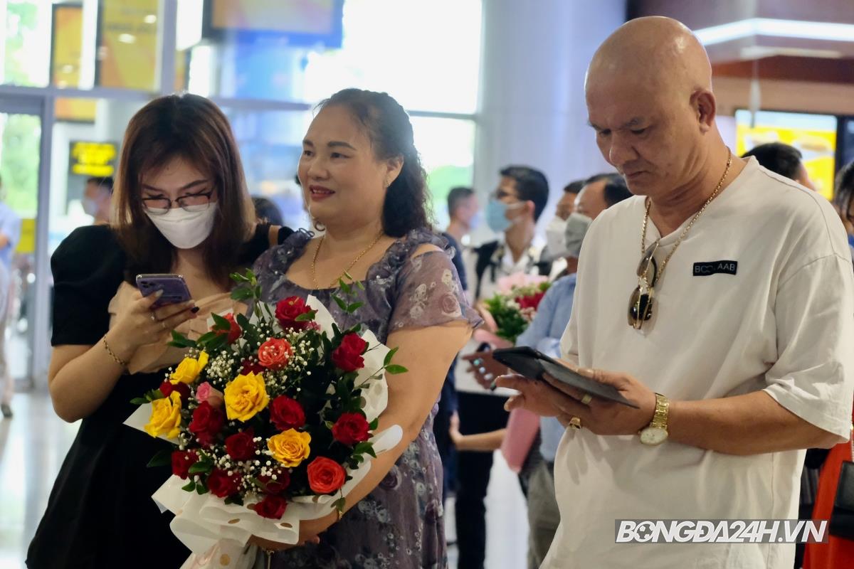 Bùi Hoàng Việt Anh U23 Việt Nam về nước Bui Hoang Viet Anh U23 Viet Nam ve nuoc