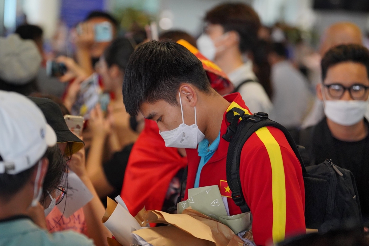 Nhâm Mạnh Dũng U23 Việt Nam về nước 1 Nham Manh Dung U23 Viet Nam ve nuoc 1