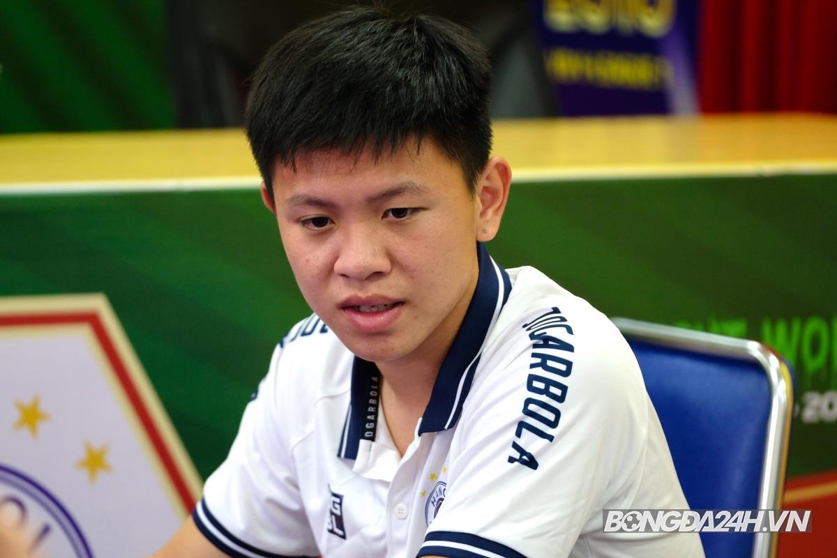 Vu Tien Long khong cho vo dong vien minh