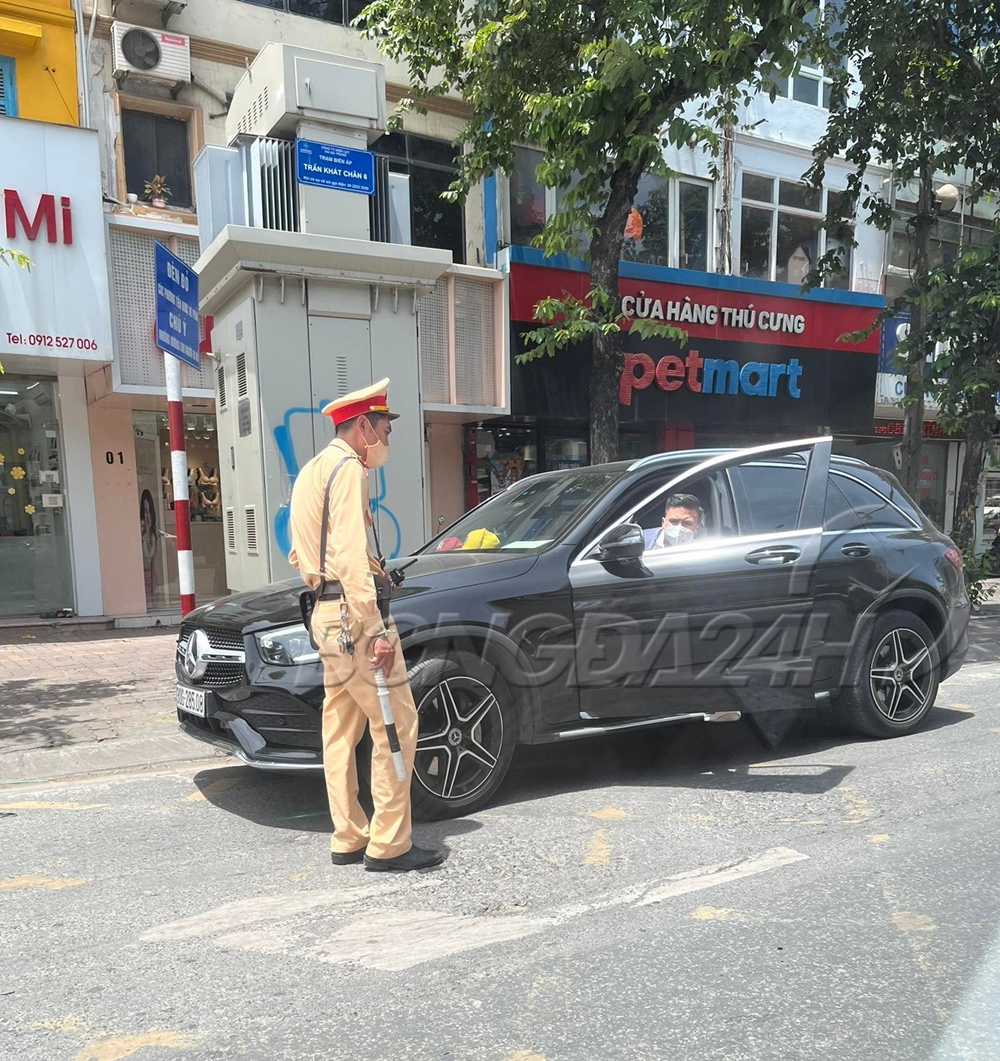 Quang Hai bi canh sat hoi tham