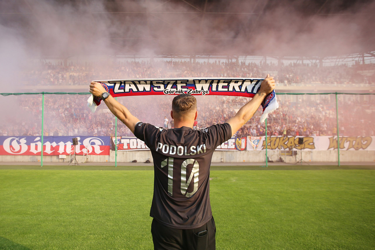 Lukas Podolski Lời hứa với bà và chuyến hành hương trở về nguồn cội 2 Lukas Podolski Lời hứa với bà và chuyến hành hương trở về nguồn cội 2