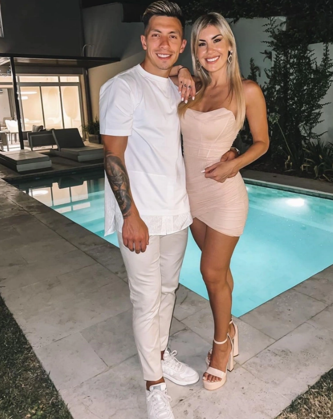 Mê mẩn với nhan sắc bạn gái Lisandro Martinez – mục tiêu mới nhất của Arsenal 2