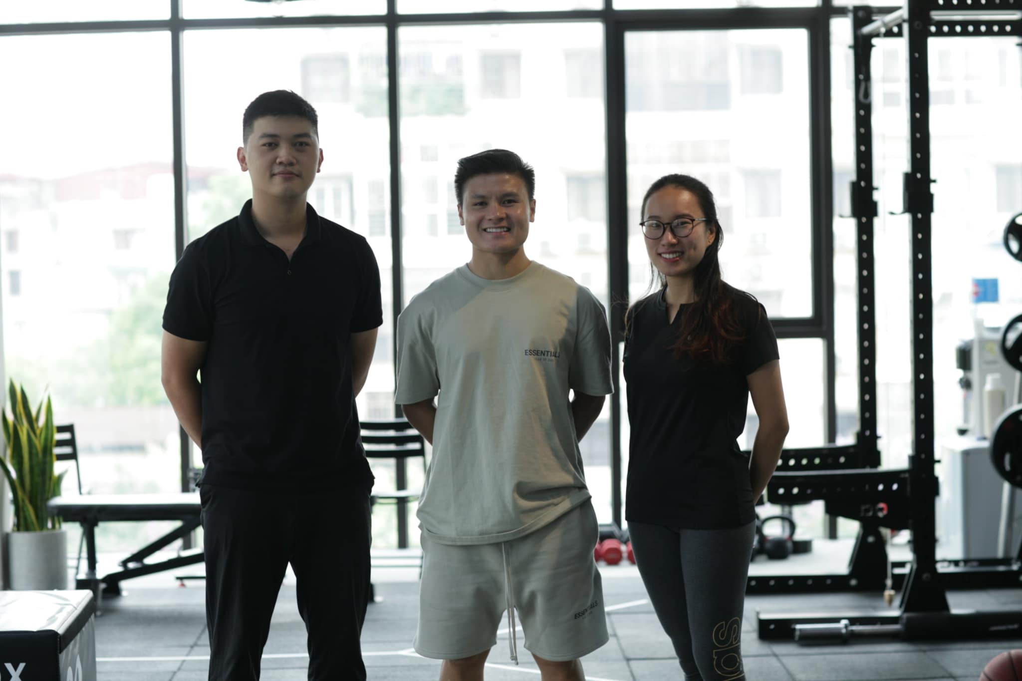 Bac si Nguyen Ngoc Anh Tuan va Quang Hai