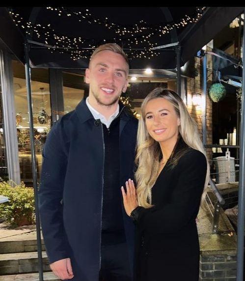 Jarrod Bowen thăng hoa cùng bạn gái xinh đẹp 3