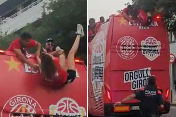 Khoảnh khắc người đẹo suýt rơi khỏi xe buýt Khoanh khac nguoi deo suyt roi khoi xe buyt