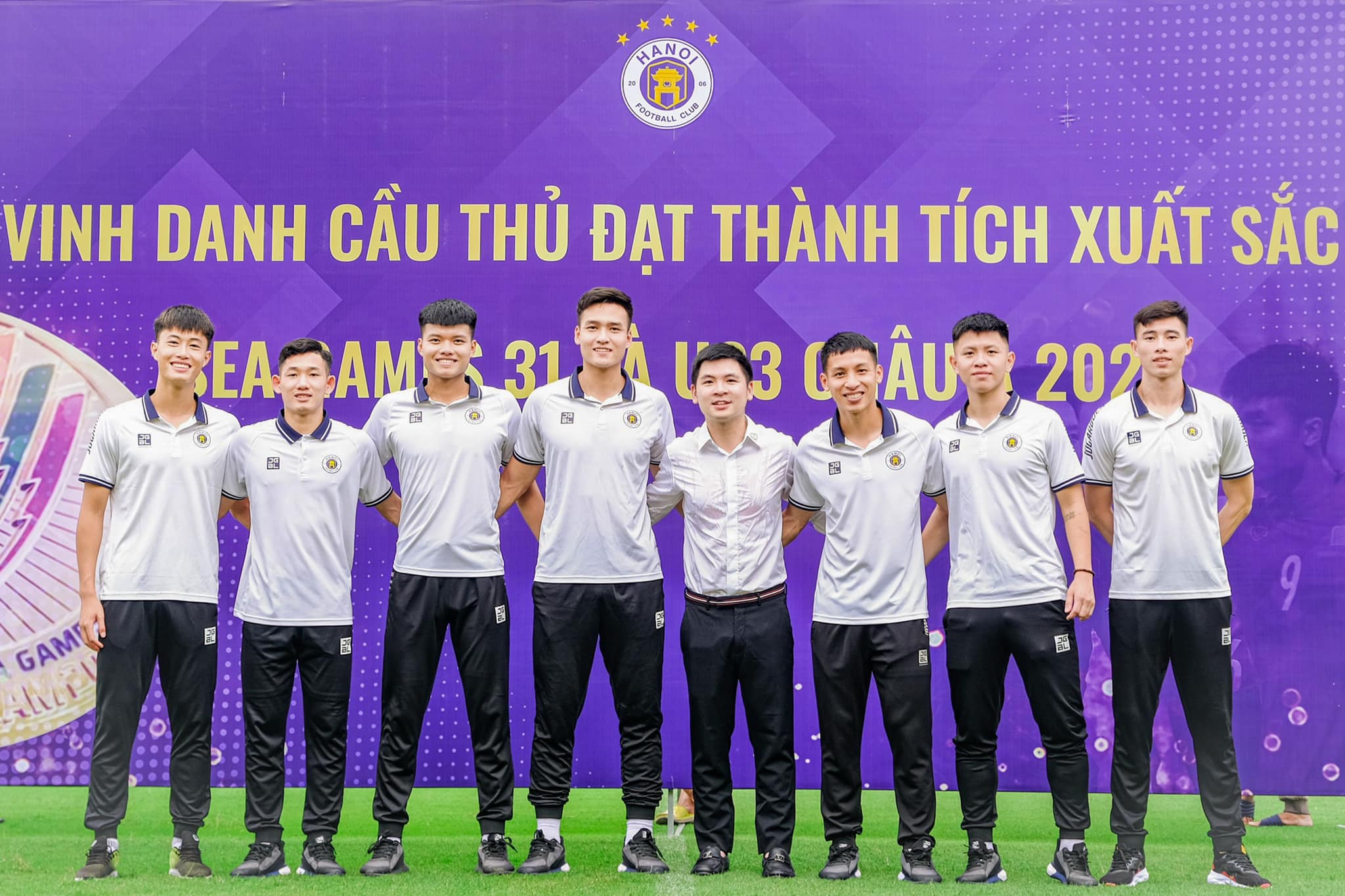 Hung Dung va dan sao U23 nhan thuong khung tu Ha Noi FC