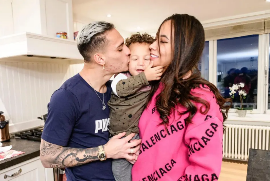 Nhan sắc nửa kia xinh đẹp của Antony 2