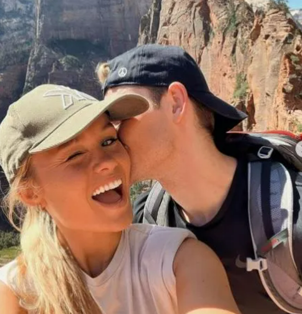 Mặc kệ tương lai, Frenkie de Jong vui vẻ bên bạn gái trong kỳ nghỉ 2