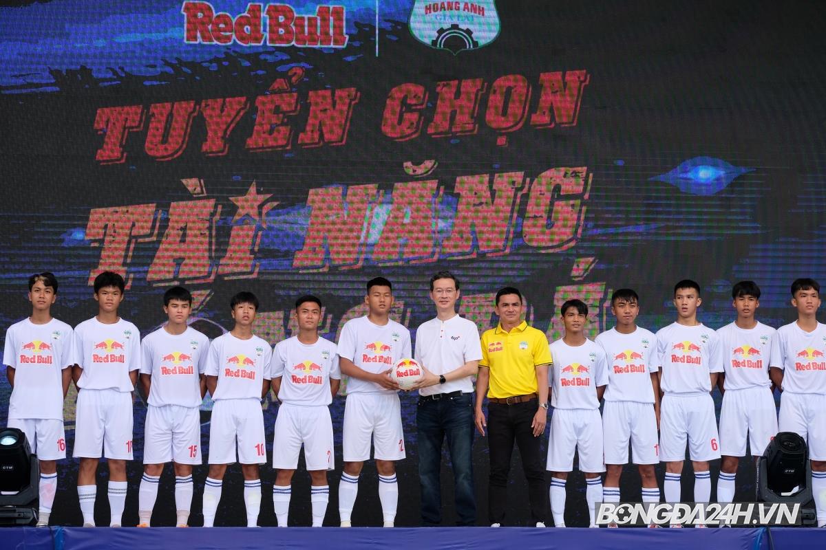 HLV Kiatisuk và dàn sao HAGL tham gia chương trình tuyển chọn tài năng trẻ 1