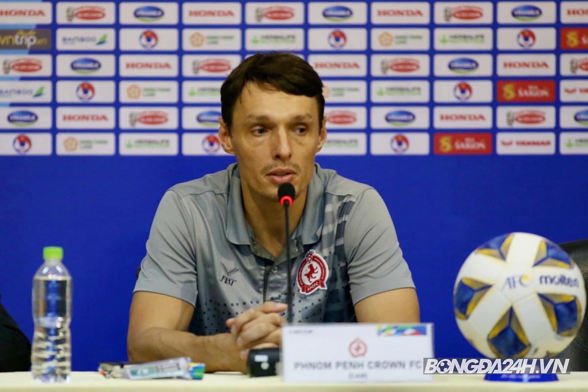 HLV Oleg Starynskyi của Phnom Penh Crown HLV Oleg Starynskyi cua Phnom Penh Crown