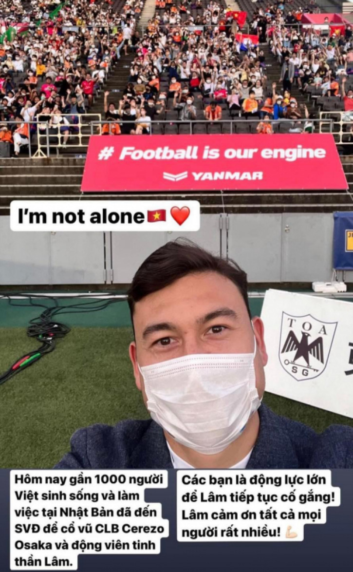 Thu thanh dang Van Lam chup anh cung NHM Viet Nam