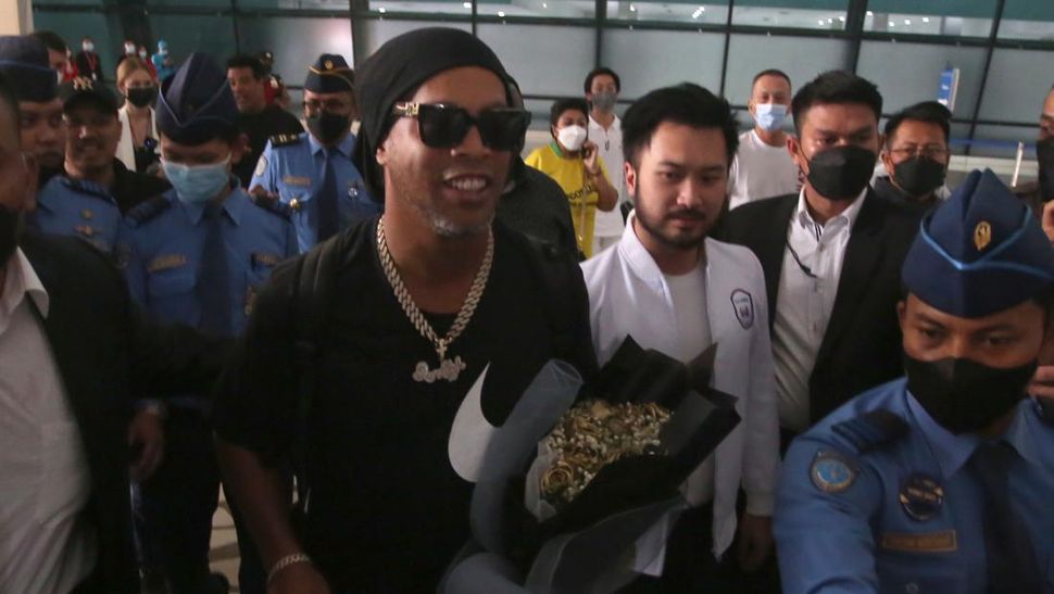 Ronaldinho khoác áo đội bóng Indonesia 1 Ronaldinho khoác áo đội bóng Indonesia 1