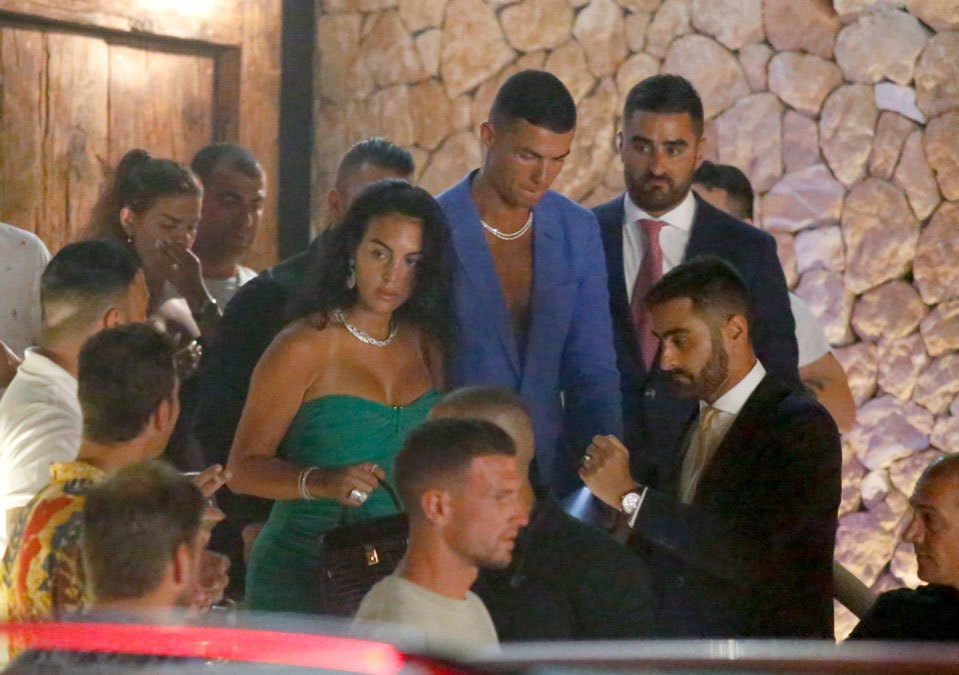 Ronaldo và bạn gái không rời nhau nửa bước trong hộp đêm ronaldo và georgina rodriguez