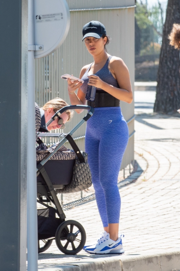 Không trang điểm, Georgina Rodriguez vẫn khiến NHM trầm trồ 7