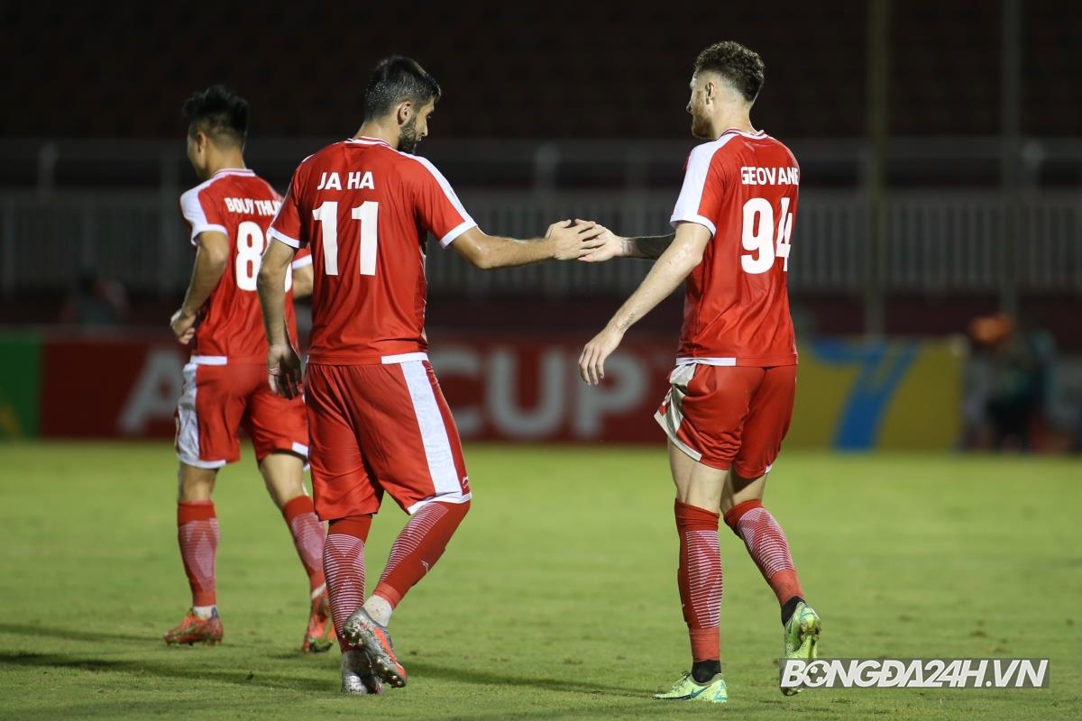 Vẻ bất lực của trung vệ Singapore trước dàn sao Viettel 3