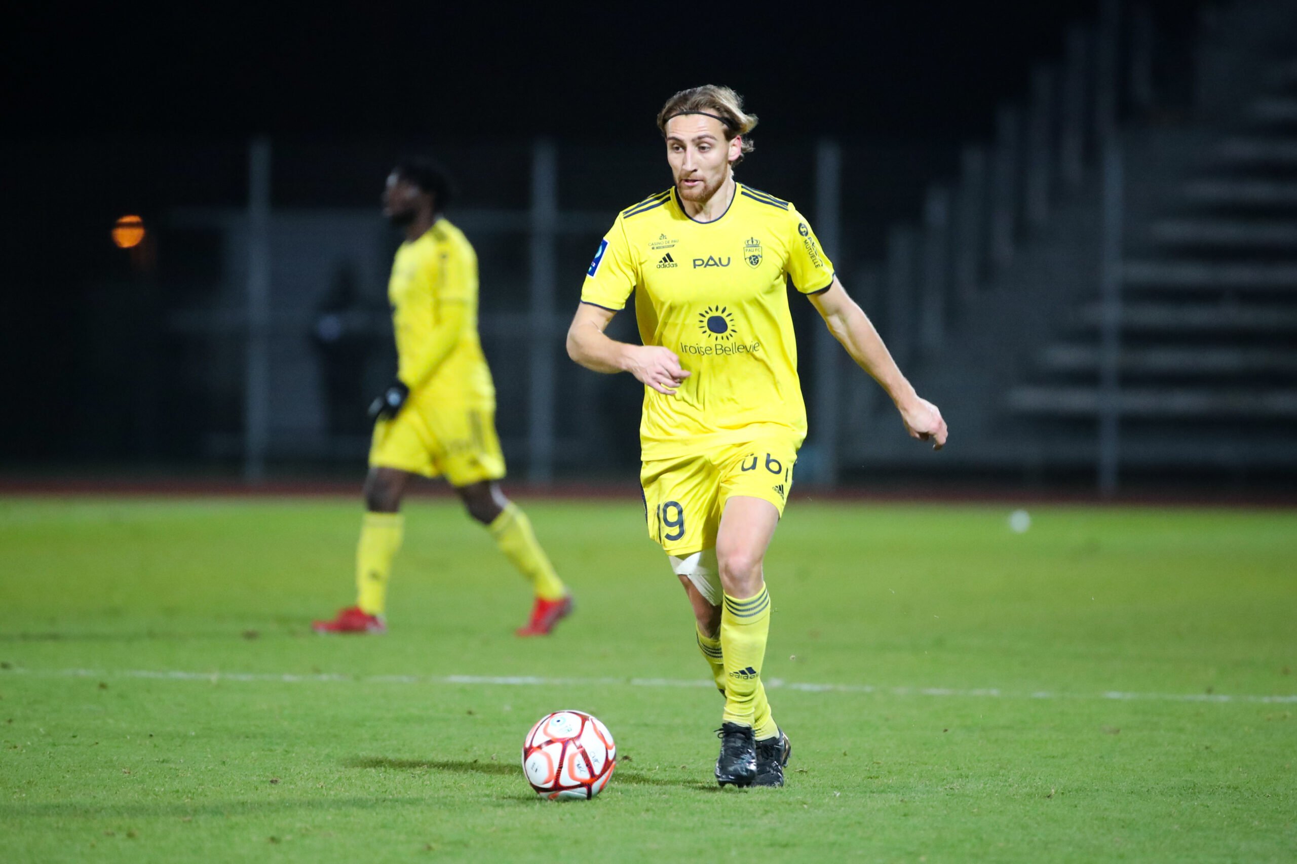 Pau FC thất bại trong việc gia hạn với cầu thủ đá cùng vị trí Quang Hải 1