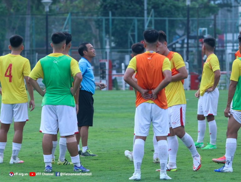 U19 Việt Nam lao vào tập luyện ngay sau khi tới Indonesia 1