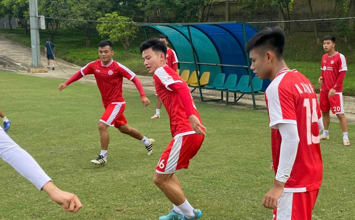 Phan Tuan Tai trong buoi tap dau tien tu khi tro lai Viettel 2/7