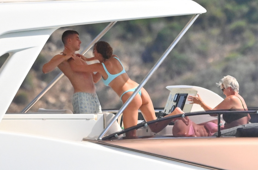 Kai Havertz vui đùa với bạn gái mặc bikini nhỏ xíu 5 Kai Havertz vui đùa với bạn gái mặc bikini nhỏ xíu 5