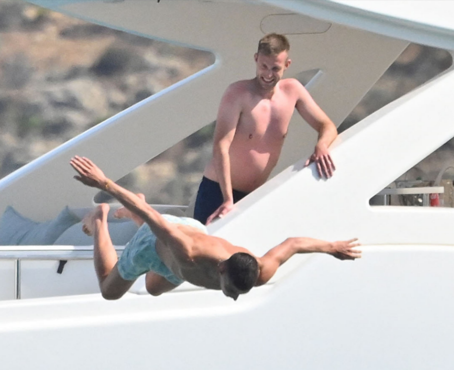 Kai Havertz vui đùa với bạn gái mặc bikini nhỏ xíu 3 Kai Havertz vui đùa với bạn gái mặc bikini nhỏ xíu 3