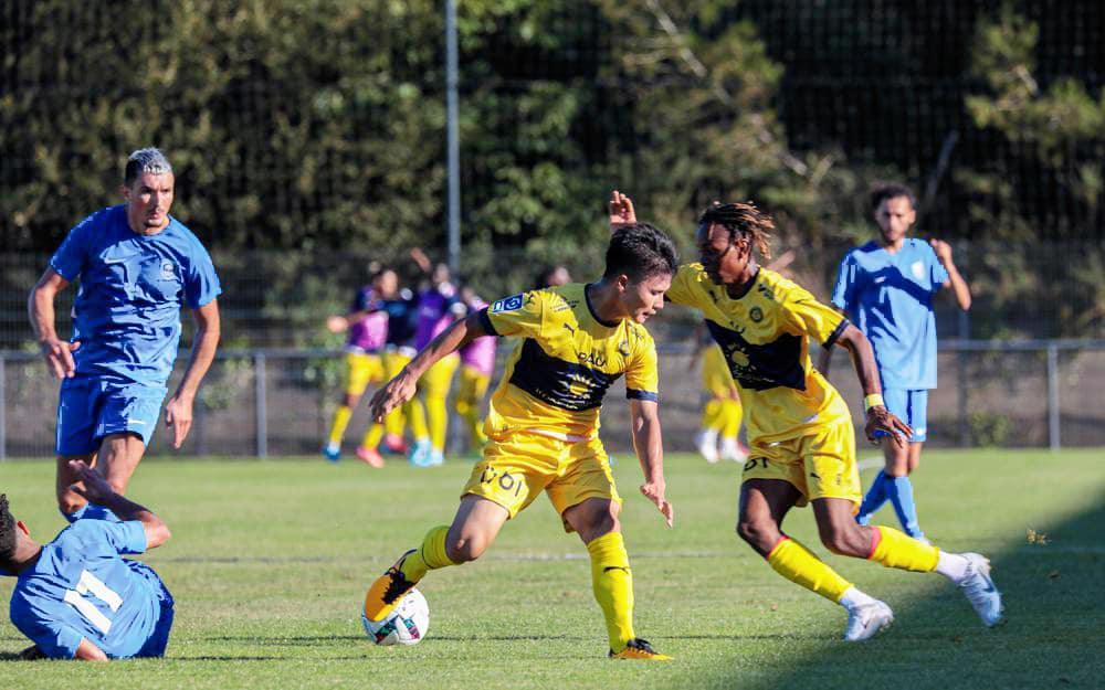 Quang Hải suýt ghi bàn trong trận giao hữu thứ hai cho Pau FC 1 Quang Hải suýt ghi bàn trong trận giao hữu thứ hai cho Pau FC 1