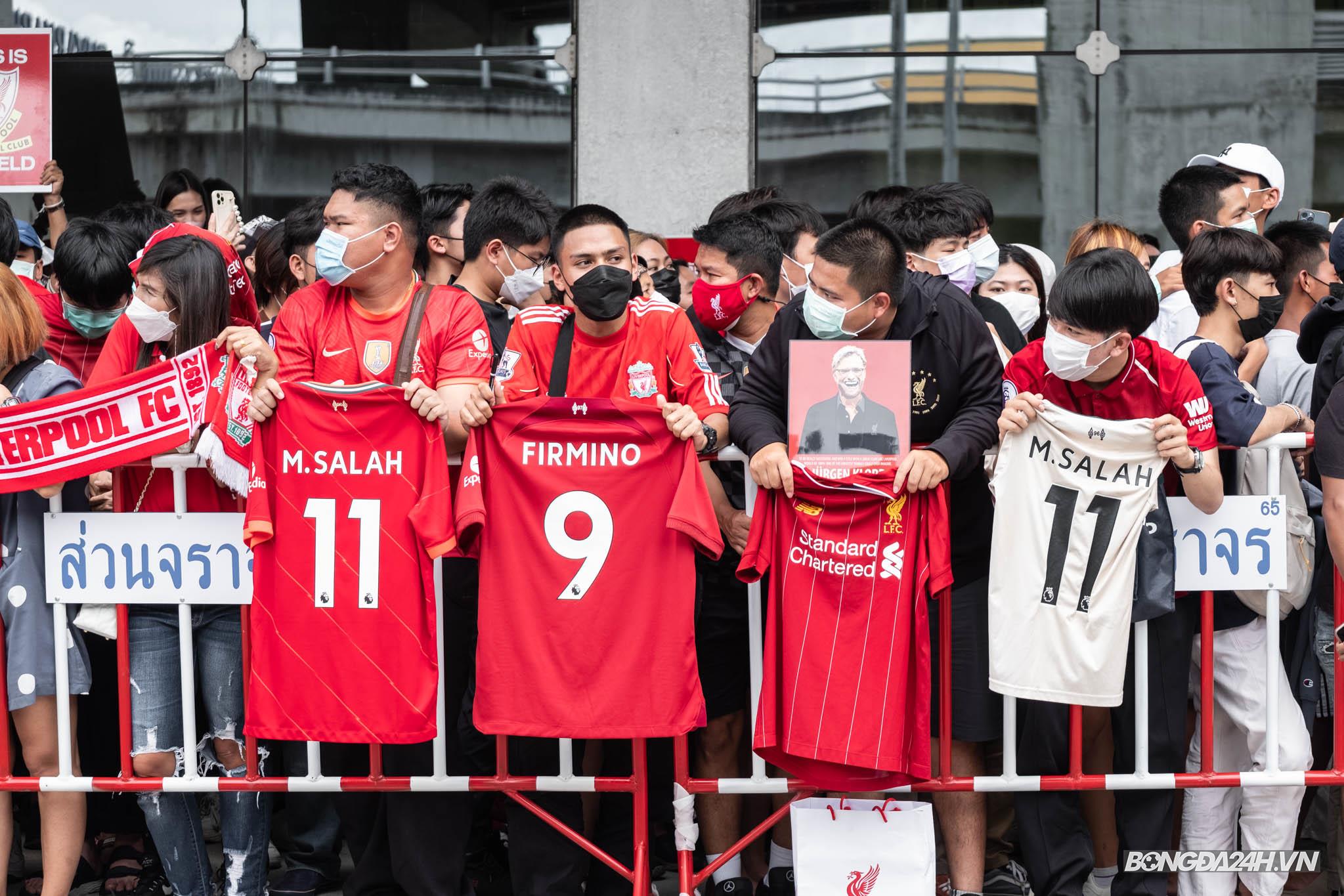 CdV Thai Lan cho Liverpool 6 tieng dong ho