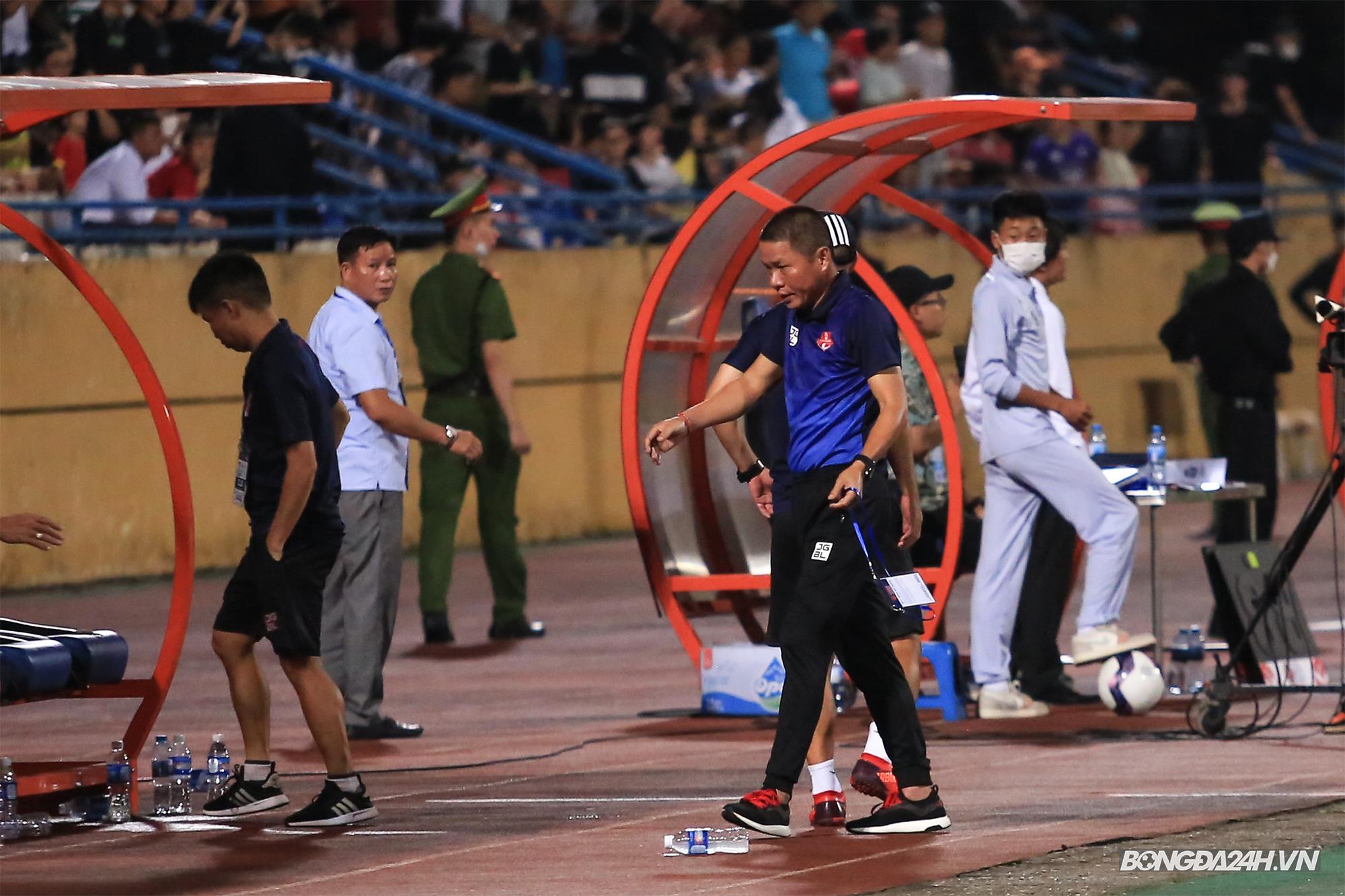 Học trò cũ gieo sầu trong ngày HLV Chu Đình Nghiêm trở lại sân Hàng Đẫy 7