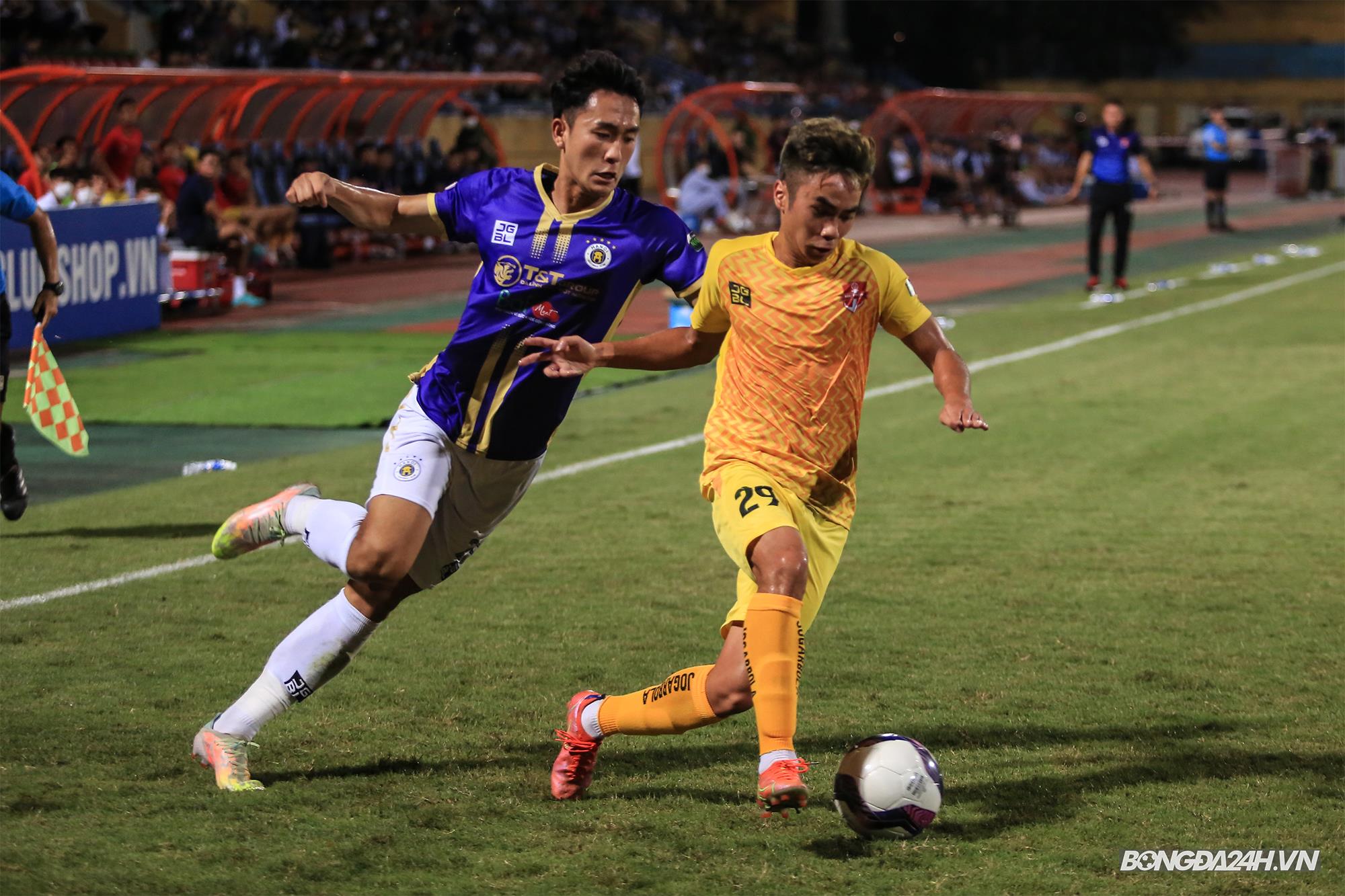 Học trò cũ gieo sầu trong ngày HLV Chu Đình Nghiêm trở lại sân Hàng Đẫy 6