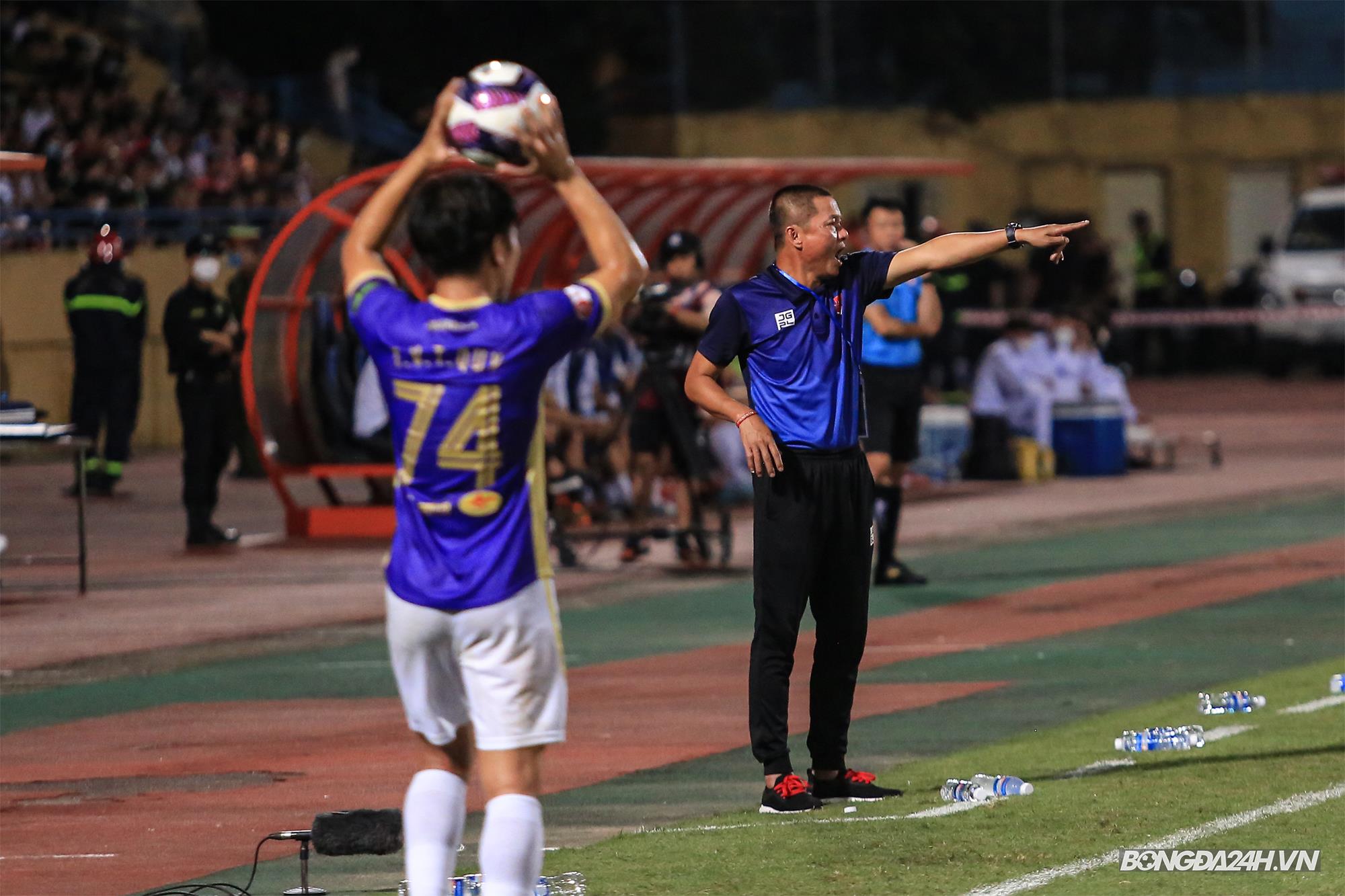 Học trò cũ gieo sầu trong ngày HLV Chu Đình Nghiêm trở lại sân Hàng Đẫy 2