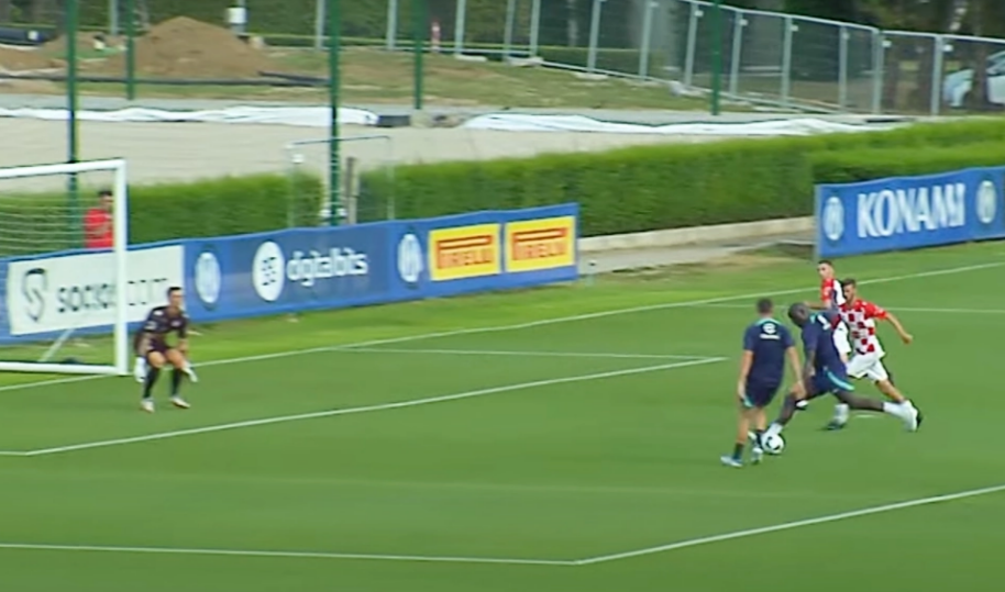 Romelu Lukaku ghi bàn trong chiến thắng 10-0 của Inter Milan 1