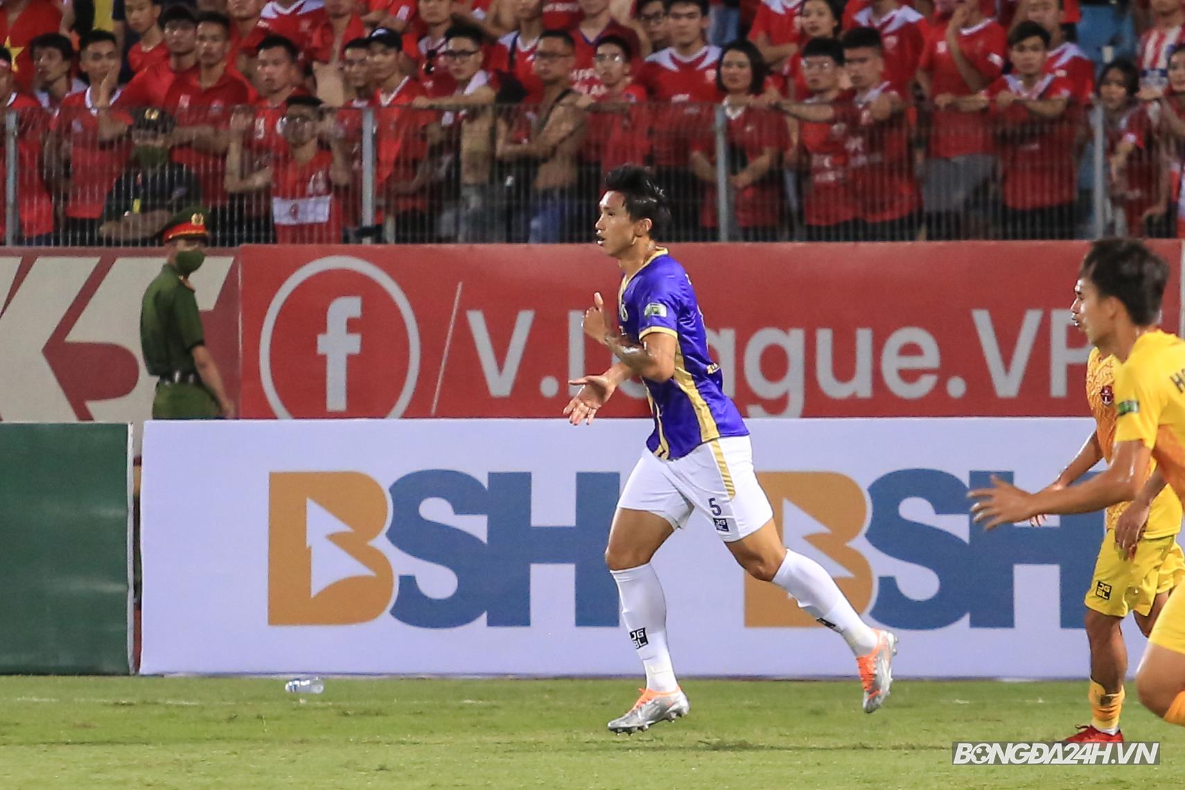 Văn Hậu cố gắng tái hiệu siêu phẩm trivela vào lưới Oman 5