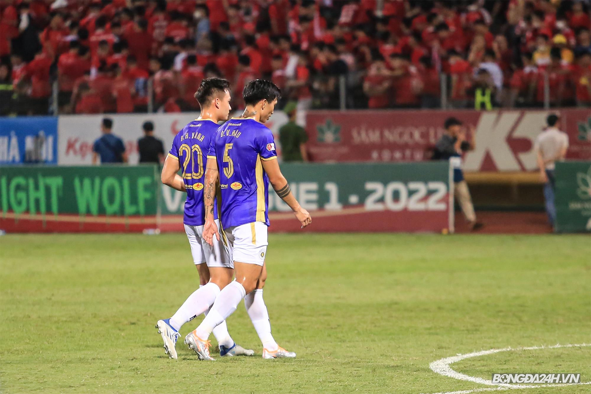 Văn Hậu cố gắng tái hiệu siêu phẩm trivela vào lưới Oman 7