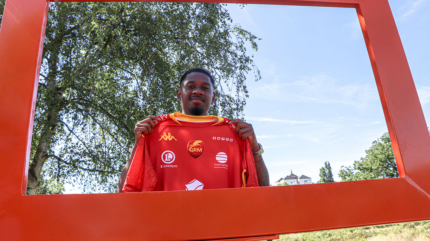 Jason Pendant Quang Vinh tro ve Ligue 2