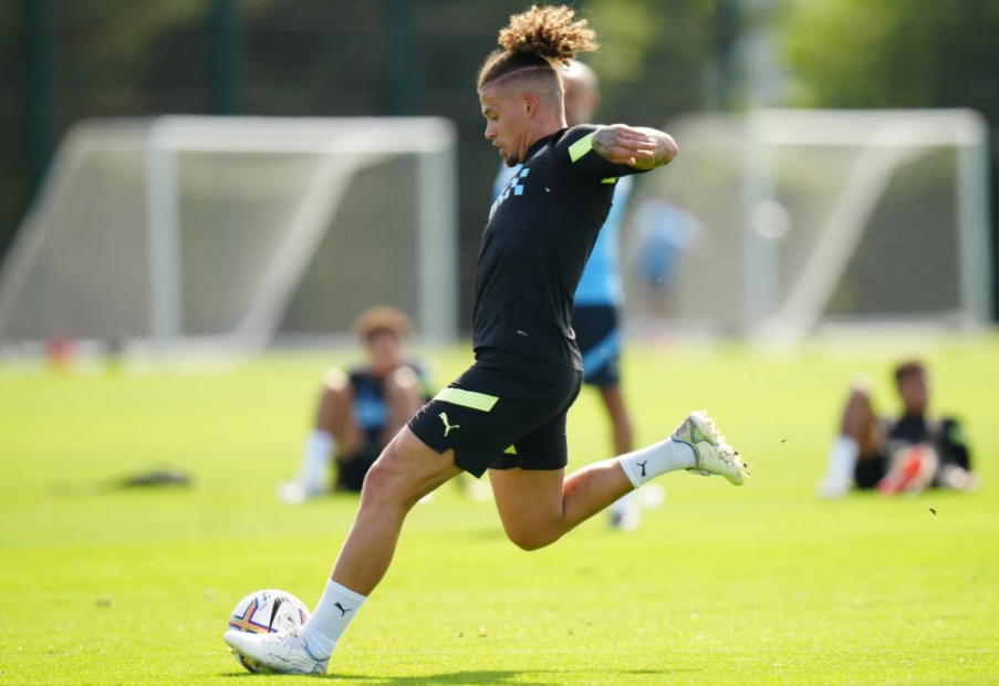 Kalvin Phillips rạng rỡ trong màu áo Man City 2 Kalvin Phillips rạng rỡ trong màu áo Man City 2