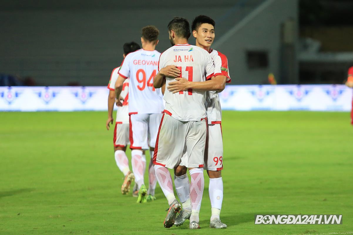 Nhâm Mạnh Dũng hóa gà son mang về chiến thắng cho Viettel trên sân Lạch Tray 8