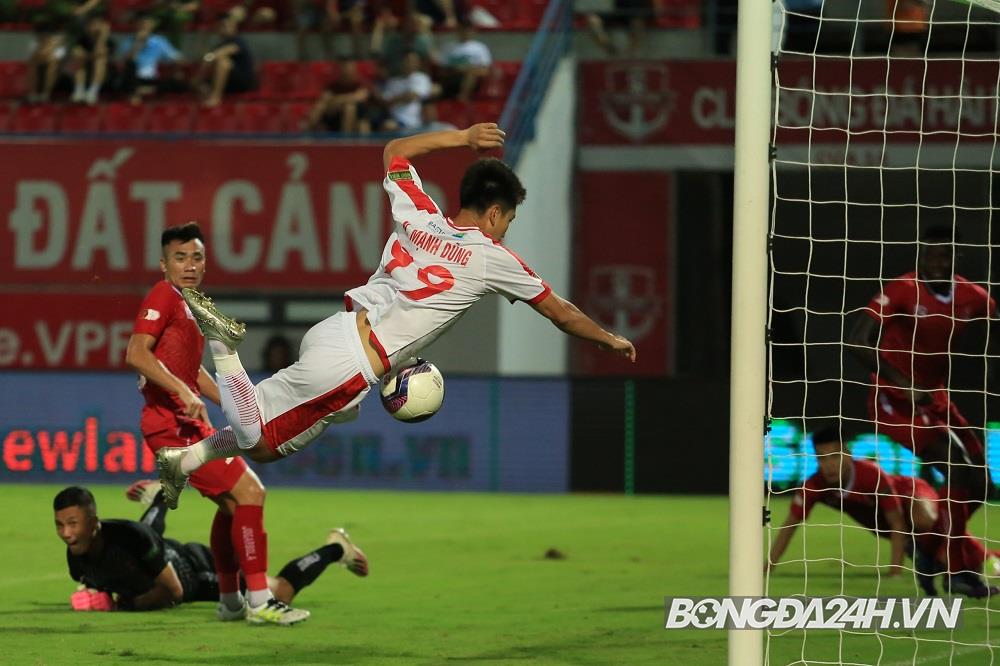 Cận cảnh tình huống ghi bàn siêu dị của Nhâm Mạnh Dũng vào lưới Hải Phòng 2