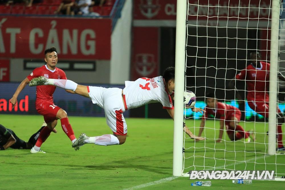 Cận cảnh tình huống ghi bàn siêu dị của Nhâm Mạnh Dũng vào lưới Hải Phòng 3