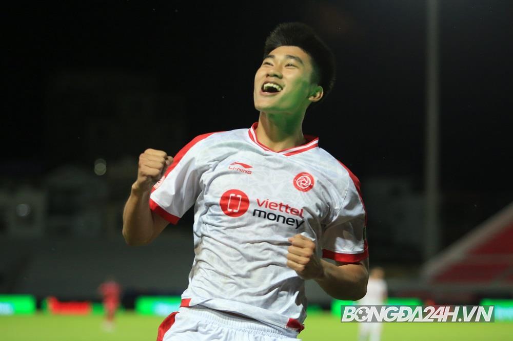 Cận cảnh tình huống ghi bàn siêu dị của Nhâm Mạnh Dũng vào lưới Hải Phòng 4