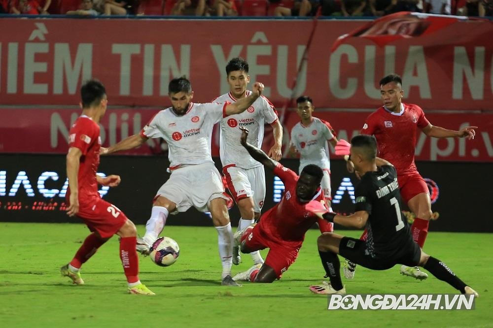 Cận cảnh tình huống ghi bàn siêu dị của Nhâm Mạnh Dũng vào lưới Hải Phòng 5