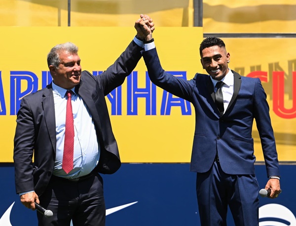 Barca ra mắt tân binh 67 triệu euro 5