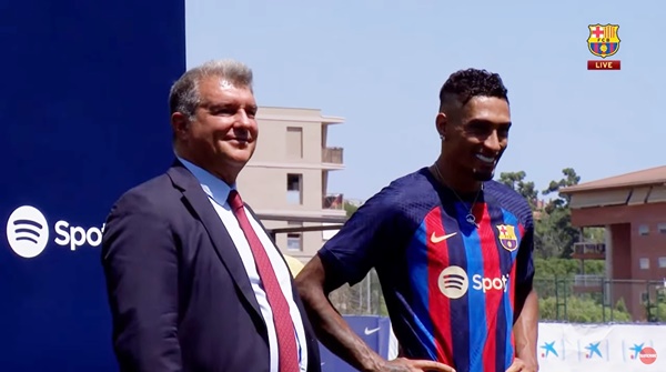 Barca ra mắt tân binh 67 triệu euro 4