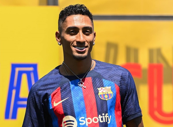 Barca ra mắt tân binh 67 triệu euro 2