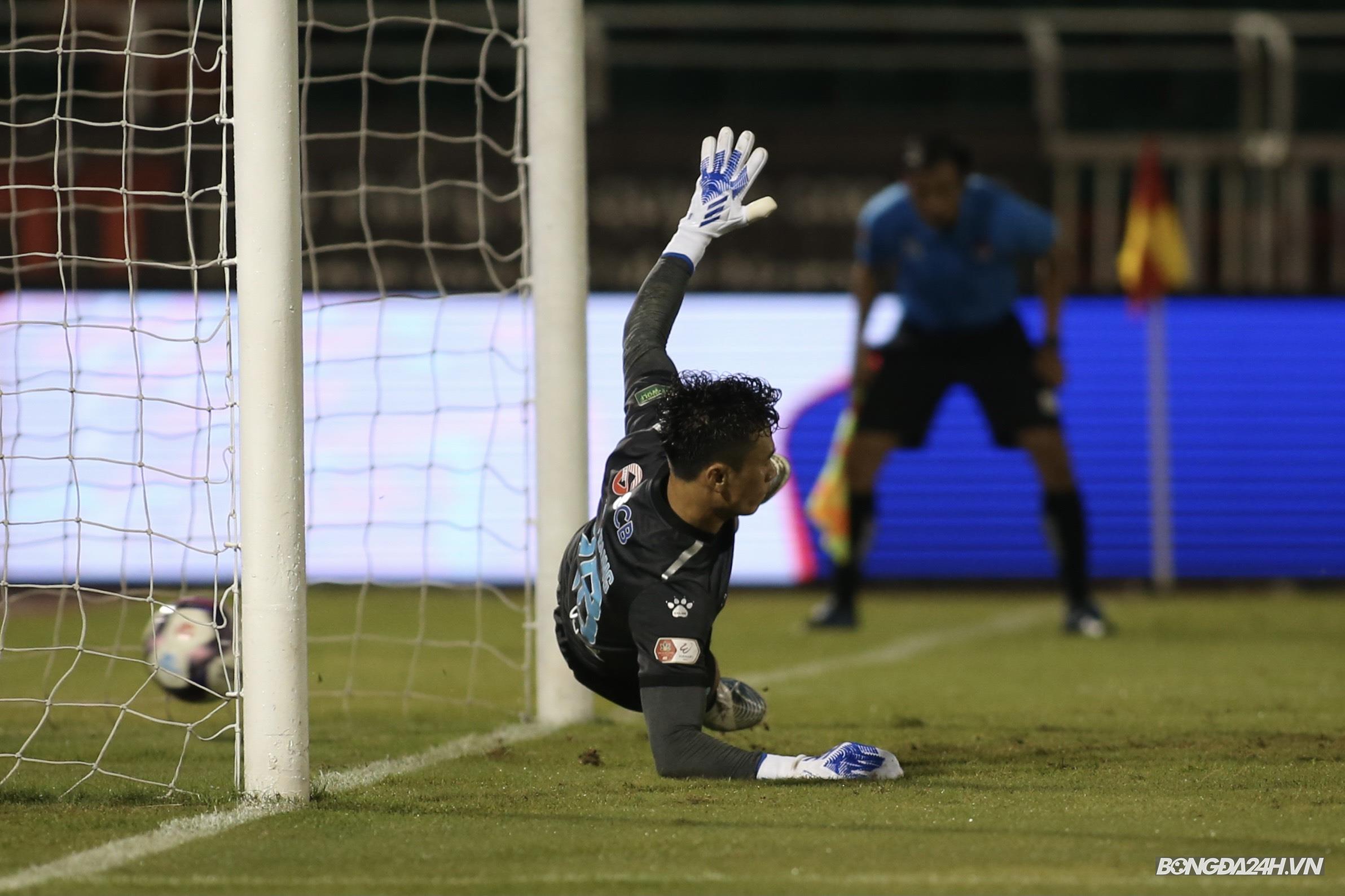 Thấy gì sau trận TPHCM 0-2 HAGL 2