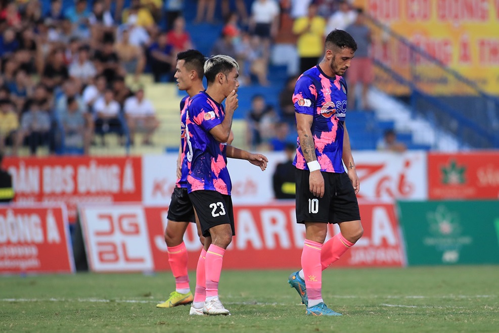 CLB Sai Gon chim sau vao vong xoay khung hoang.