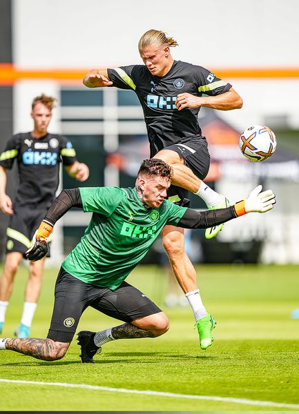 Erling Haaland gây ấn tượng ở buổi tập đầu tiên ở Man City 5