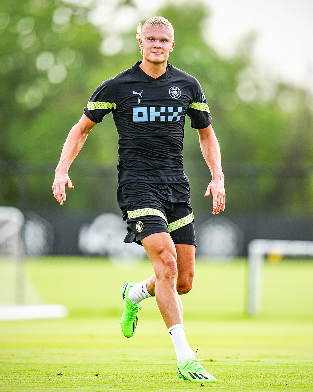 Erling Haaland gây ấn tượng ở buổi tập đầu tiên ở Man City 4