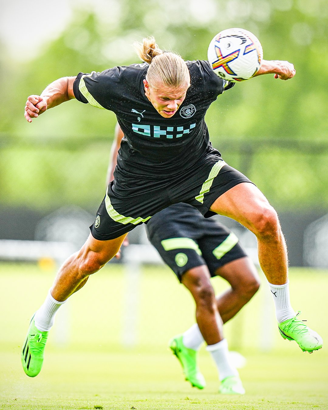 Erling Haaland gây ấn tượng ở buổi tập đầu tiên ở Man City 2