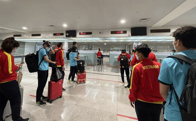 dT nu Viet Nam ve nuoc sang ngay 18/7